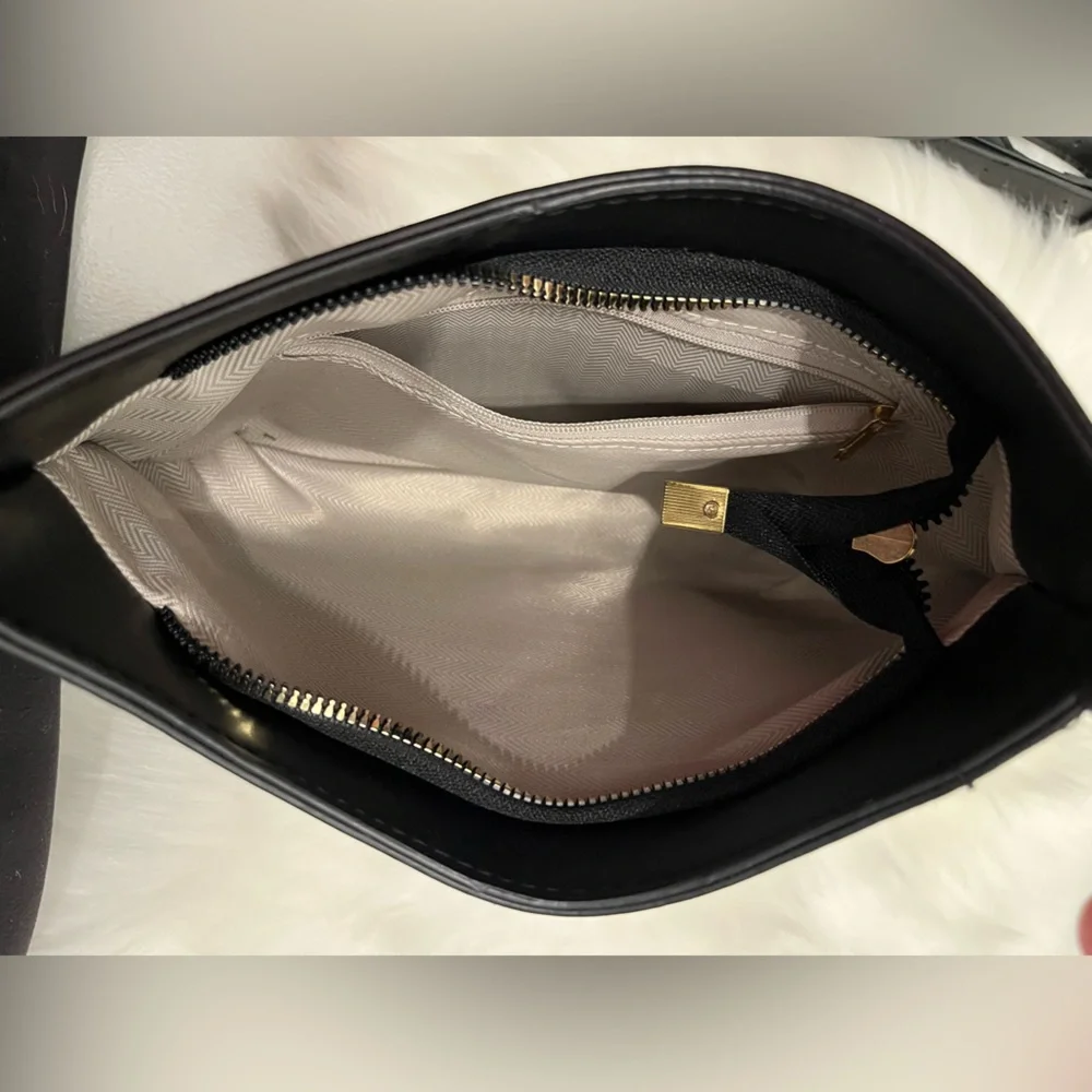 **Free with any Purchase** 6/$32🛍️ SHEIN | Black Faux Leather Shoulder Bag - Picture 3 of 5